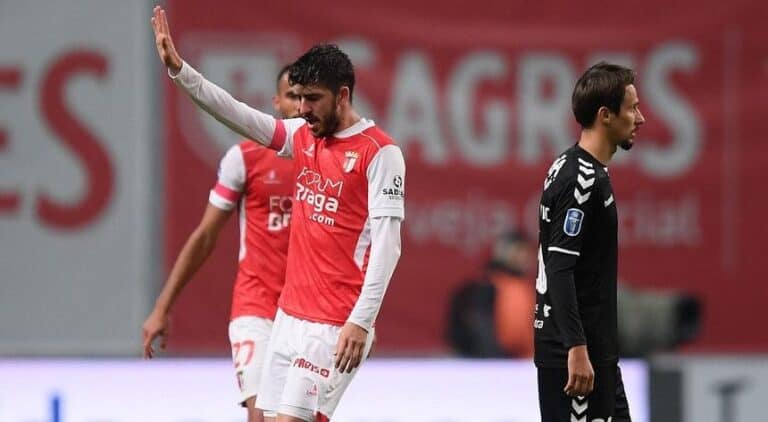 SCB impõe nova goleada com Paulinho no regresso aos golos