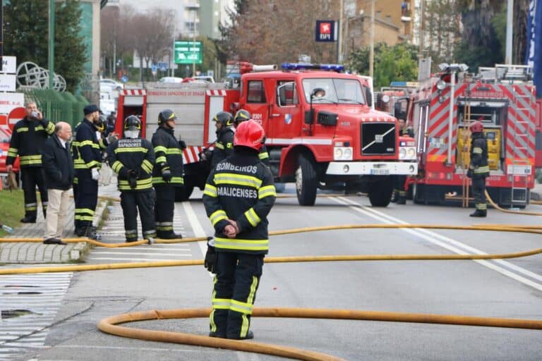 Rua Cidade do Porto reabriu ao trânsito ao início da tarde