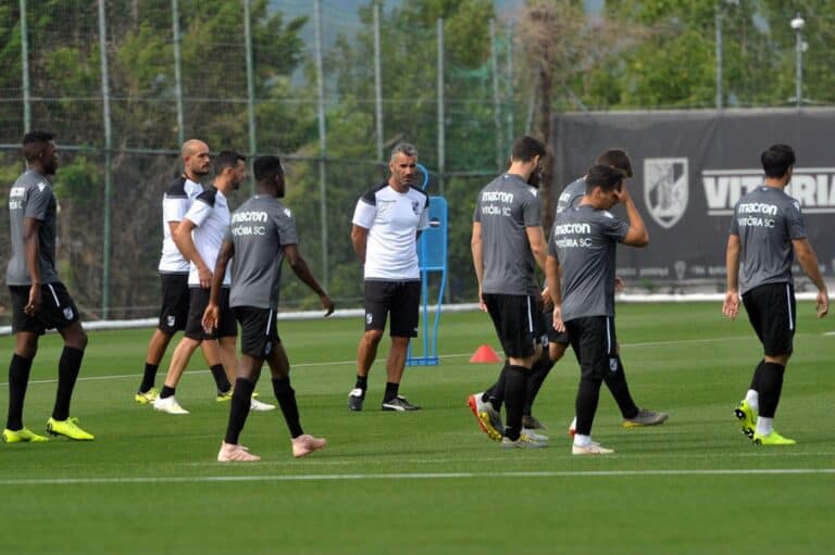 Mikel falha jogo com Jeunesse Esch; Joseph em dúvida