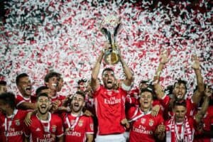 Benfica goleia Sporting e conquista Supertaça