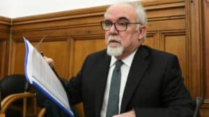 Governo vai orientar serviços para reduzirem duração dos contratos a prazo