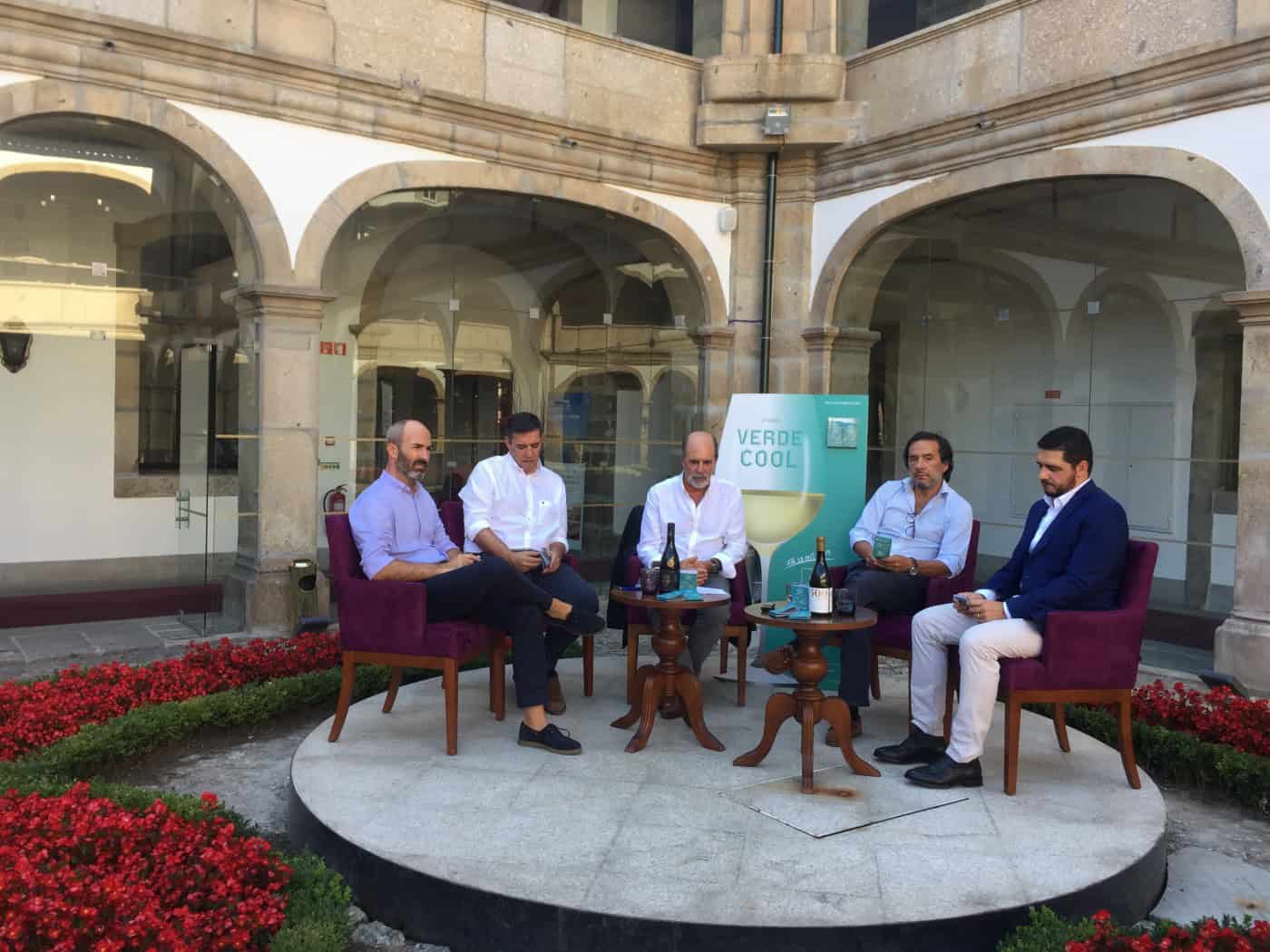 Durante um mês vai ser mais cool beber um copo de vinho verde em Braga