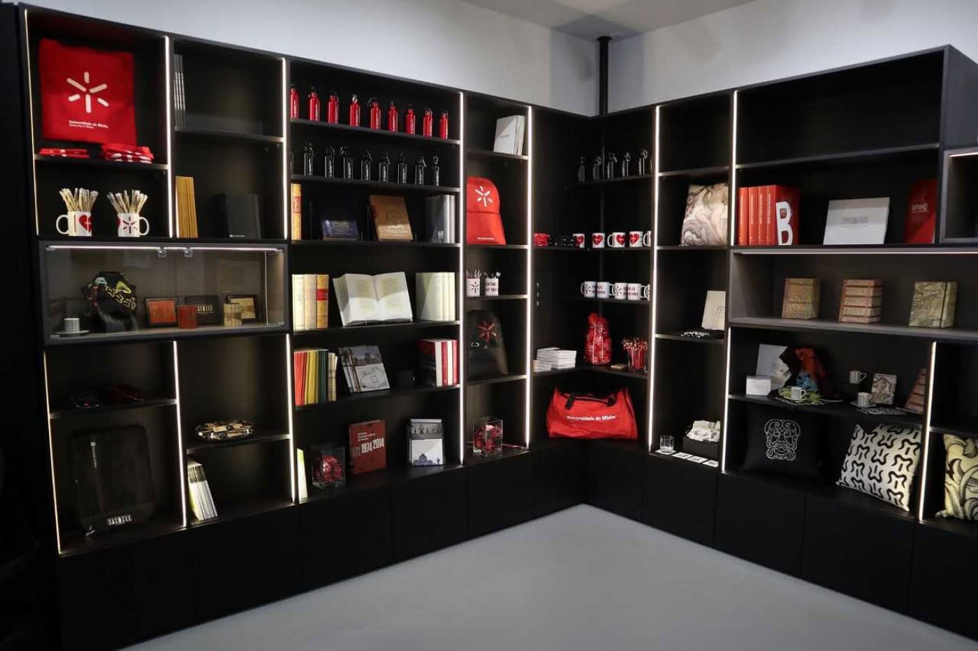 UMinho abre loja oficial no Largo do Paço