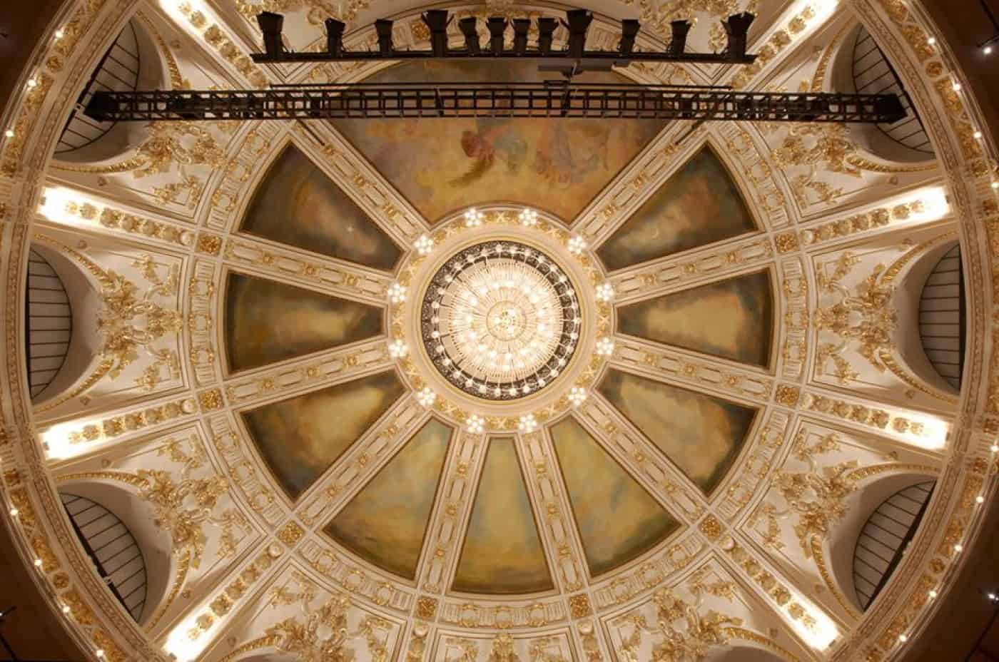 Theatro Circo realiza vigília em homenagem a funcionária e deixa apelo