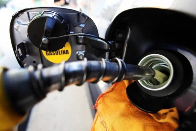 Preço da gasolina volta a baixar na próxima semana