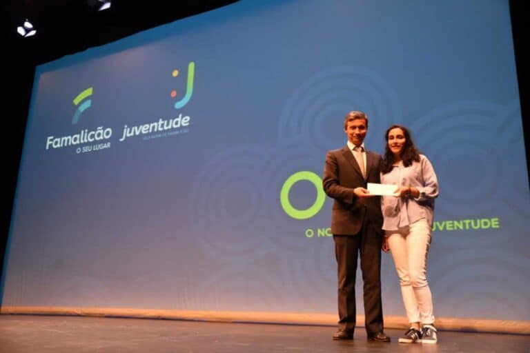 Candidaturas às bolsas de estudo do ES começam esta terça-feira