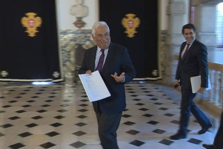 Costa apresenta 50 nomes e 5 novas secretarias de Estado