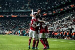 SCB impõe-se na Turquia e é líder do grupo K