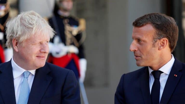 Macron aceita adiar Brexit por três meses
