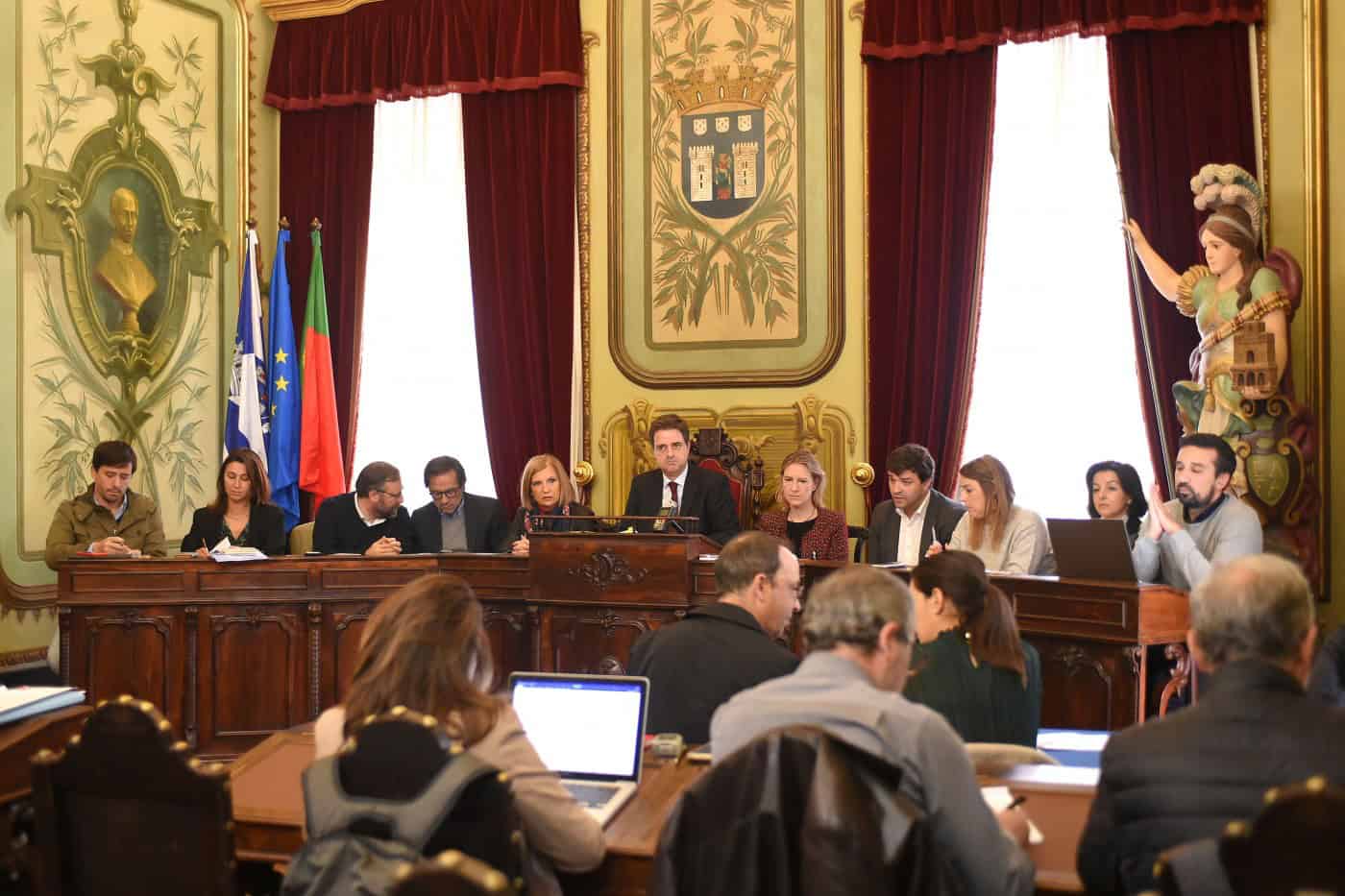 Orçamento de 121ME para 2020 aprovado com votos contra de PS e CDU