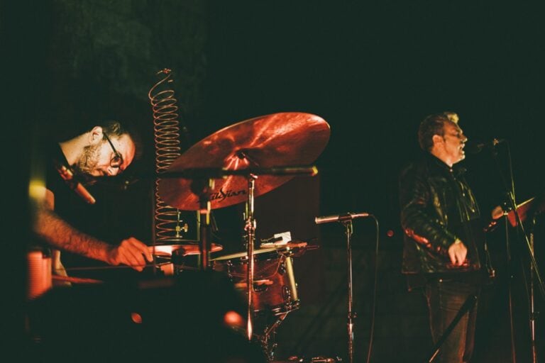 Adolfo Luxúria Canibal e baterista dos peixe:avião actuam em Barcelos