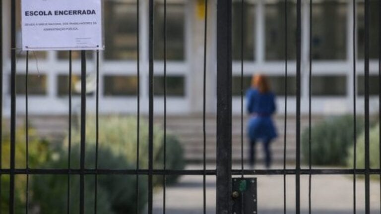 Trabalhadores não docentes em greve dia 29 de Novembro