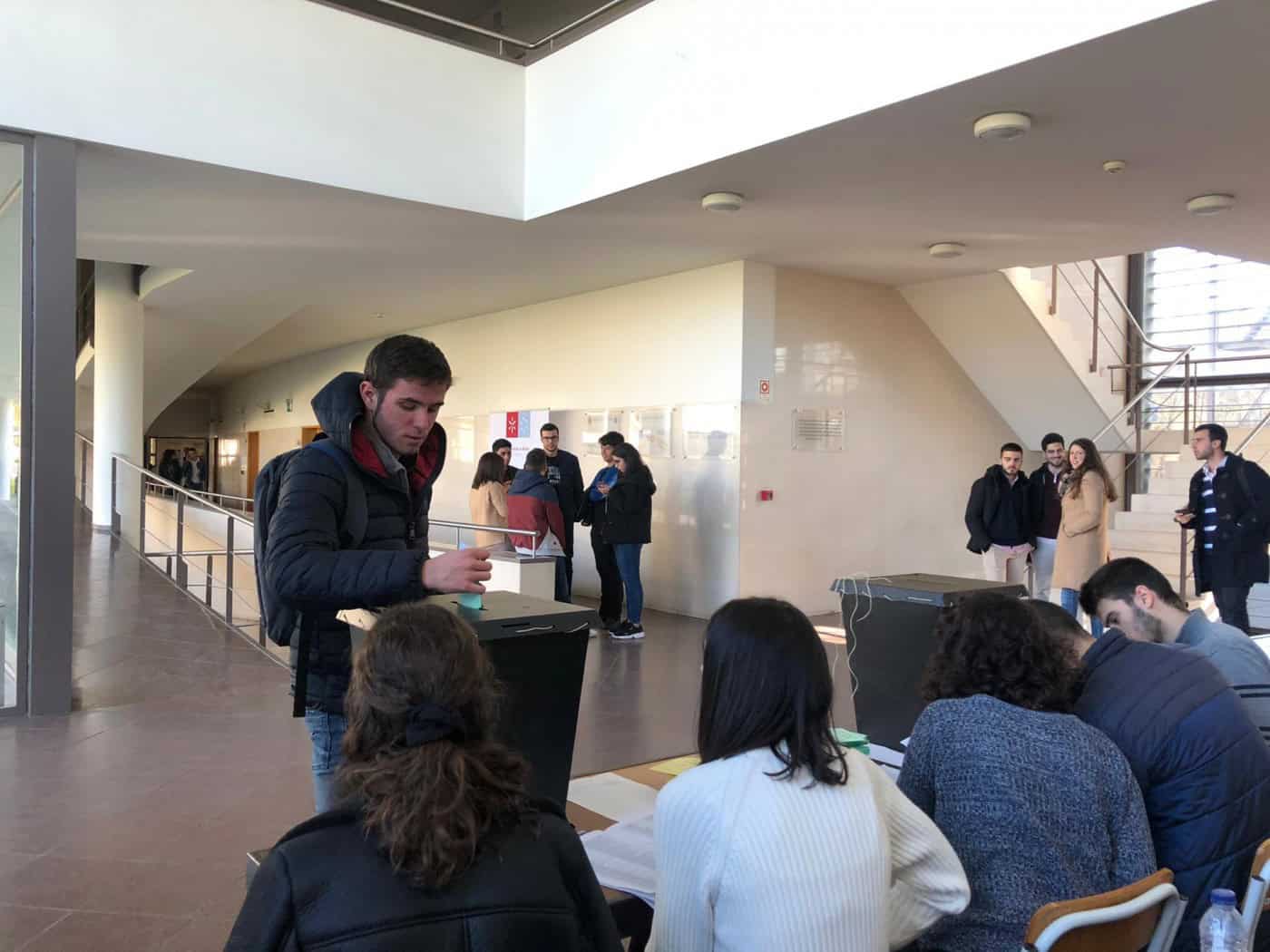 ELEIÇÕES AAUM 2020. Até às 14h votaram 1430 estudantes