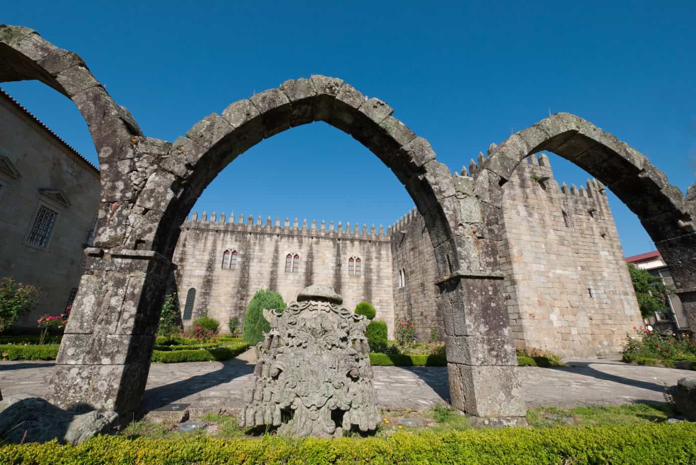 UMinho adquire a "mais importante biblioteca particular sobre Braga"