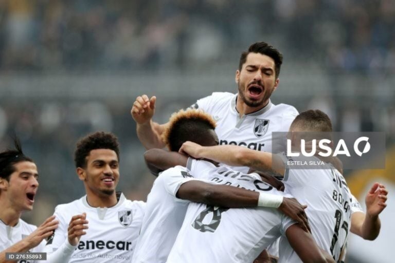 Vitória SC sobe ao 5º lugar