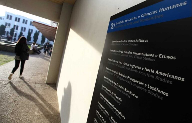 ILCH assinala 44 anos com teatro, música e um debate