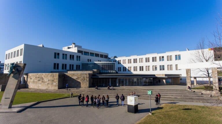 Protocolo com UMinho marca festa dos 42 anos da AAUM