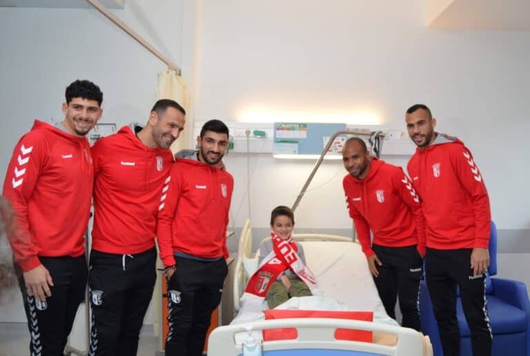 Capitães do SC Braga visitam ala pediátrica do Hospital de Braga