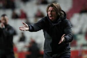 SCB rescinde com Sá Pinto