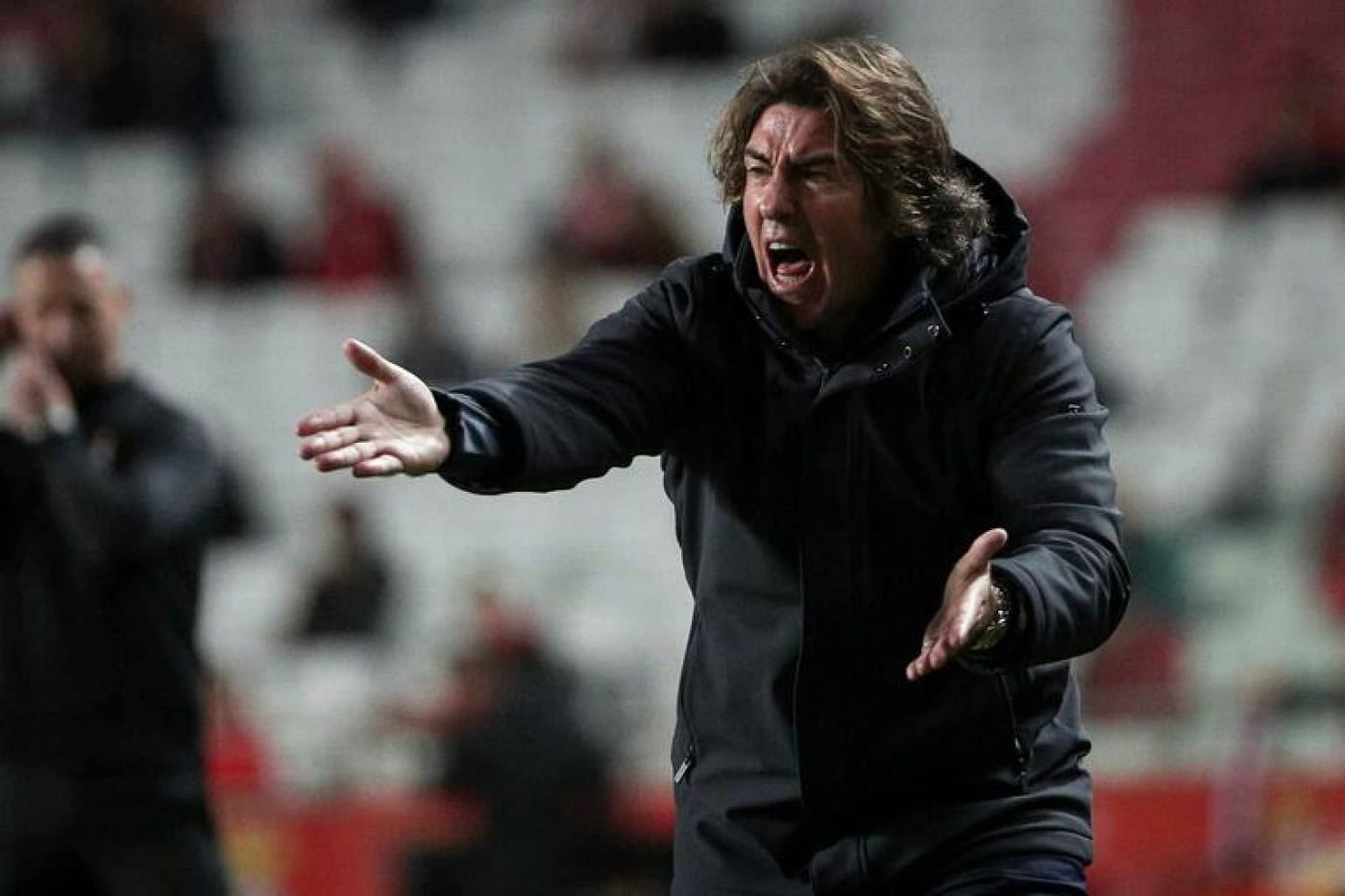 SCB rescinde com Sá Pinto