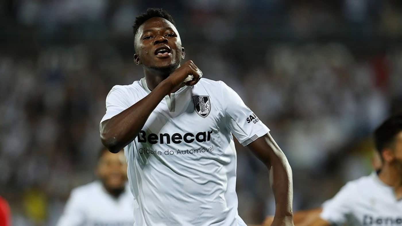 Tapsoba interessa ao Benfica. Vitória SC procura venda histórica