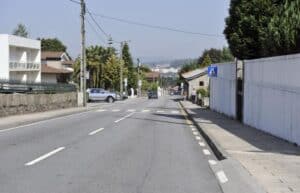 Rua António da Costa Guimarães reabre hoje ao trânsito