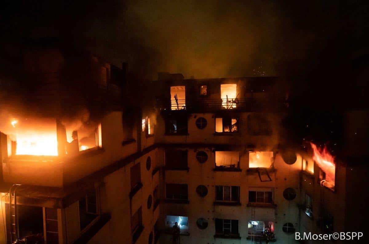 Incêndio num prédio em Paris causa pelo menos 8 mortos
