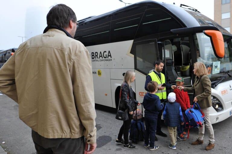 Desconto de 50% no passe escolar vai chegar ao privado