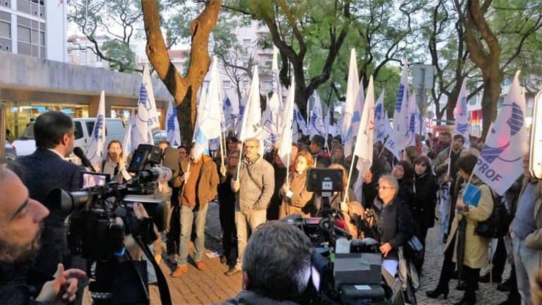 "Profissão de professor pode estar em risco", avisa SPN