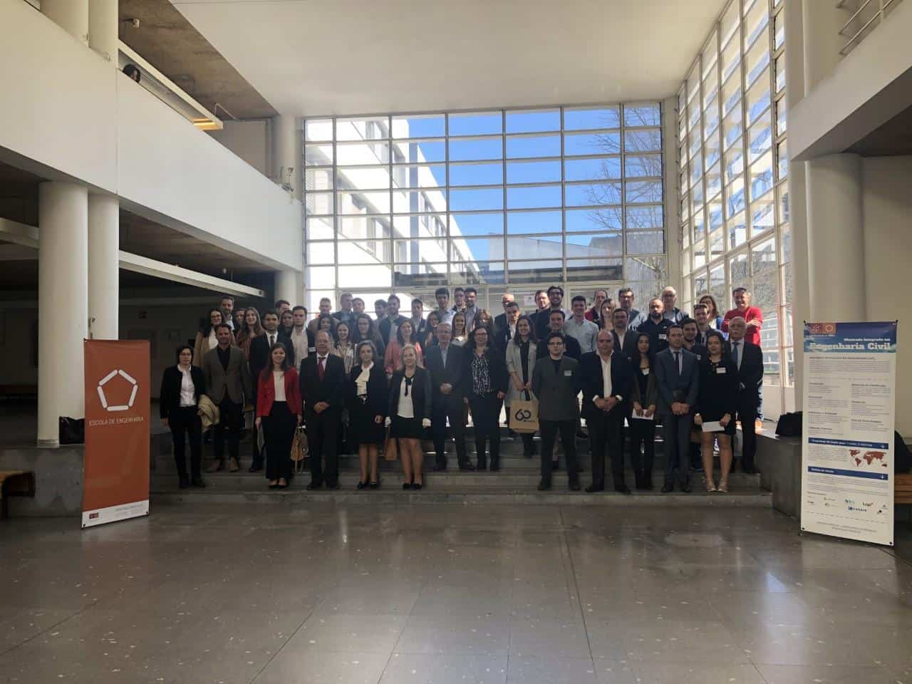 Empresas pagam propinas aos melhores alunos de Civil