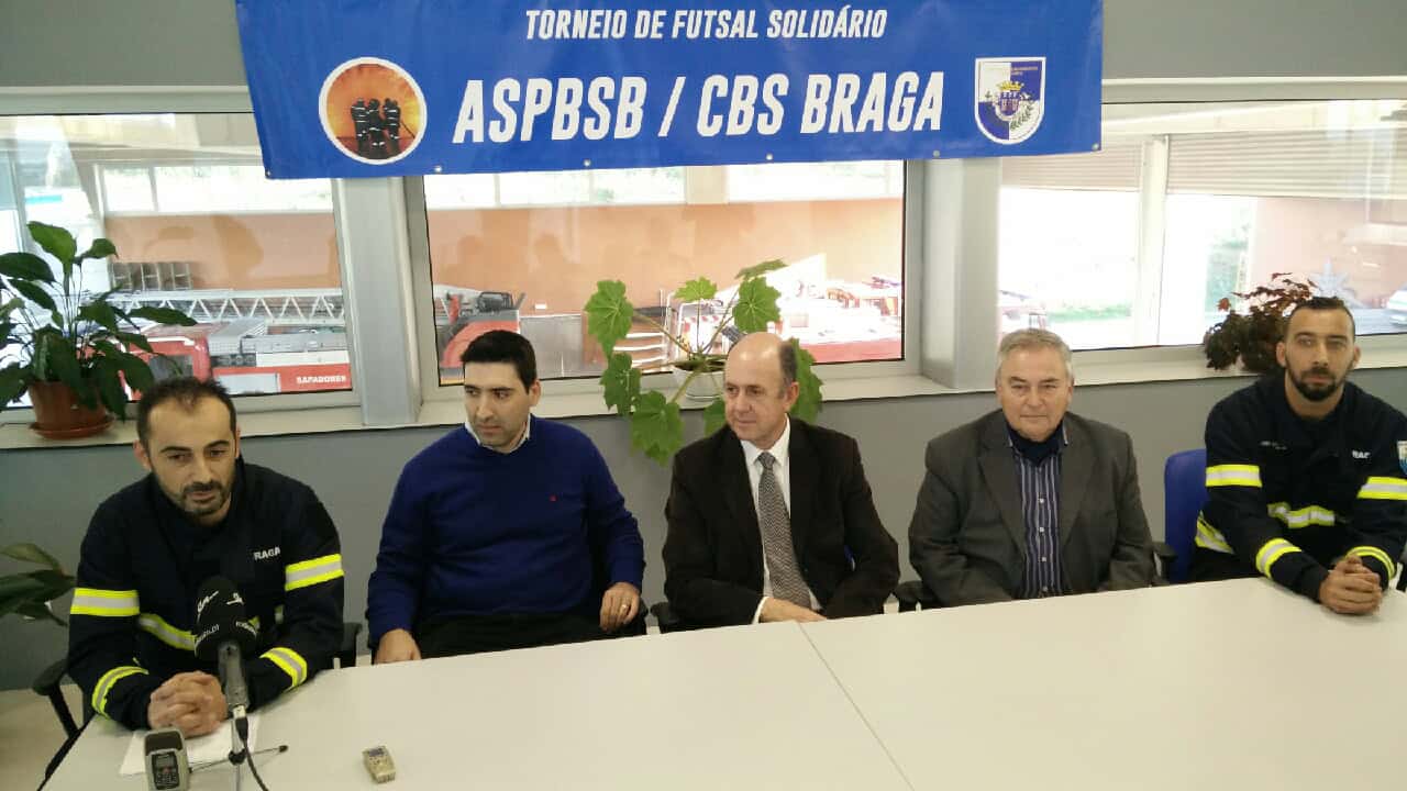 Bombeiros de Braga tornam-se solidários a marcar golos