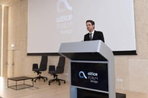 Conhecimento de Cláudia Simões é "mais valia" - Rio