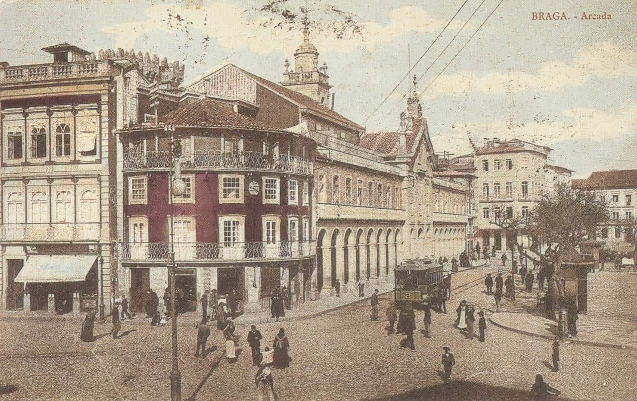 “Entre Monárquicos e Republicanos”. O caso bracarense