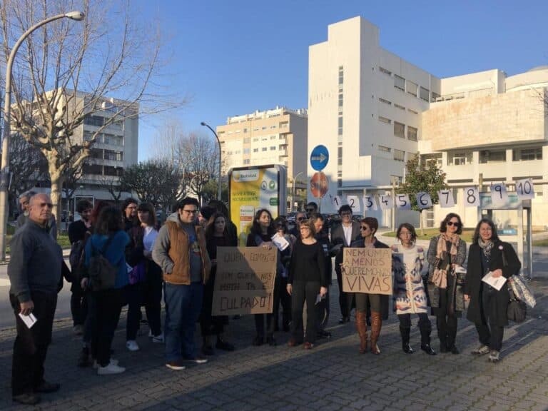 Protesto no Dia dos Namorados contra violência doméstica