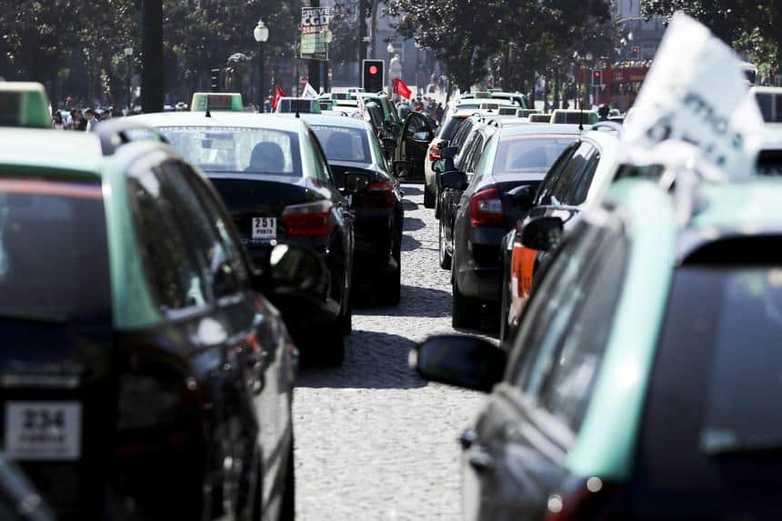 Taxistas decidem terminar protesto