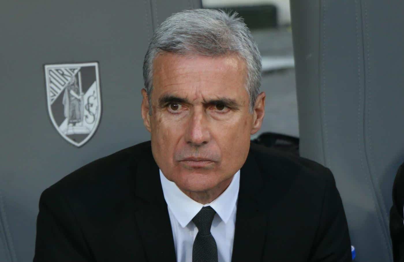 Luís Castro admite que o Vitória fez jogos "a roçar o mau"
