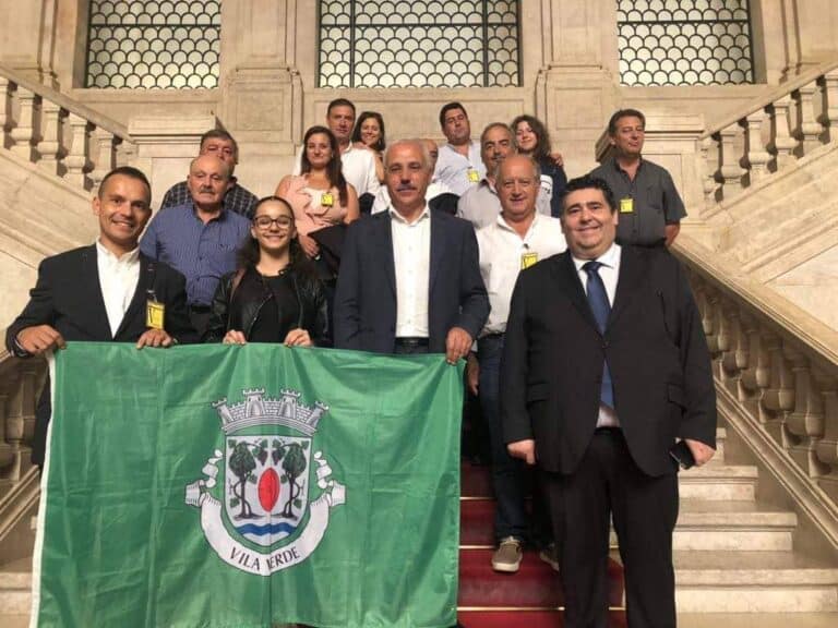 Medalhado vilaverdense aplaudido de pé na AR