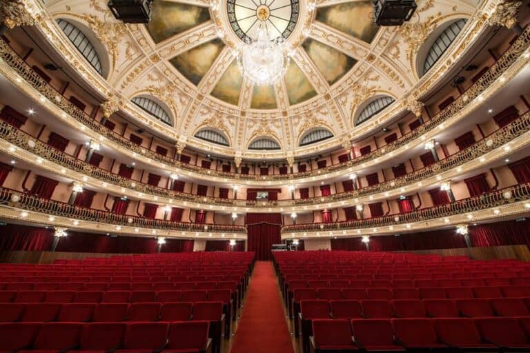 Para o Guia dos Teatros, a sala do Theatro Circo é a melhor