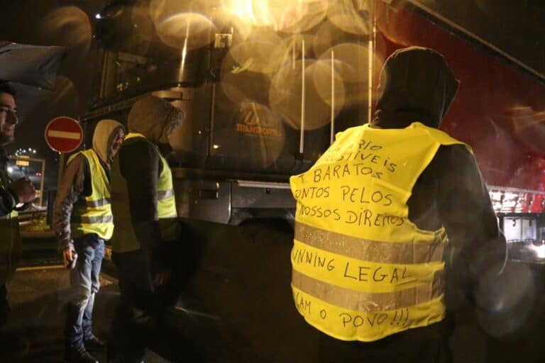 Bastaram 50 "Coletes Amarelos" para cortar trânsito em Braga