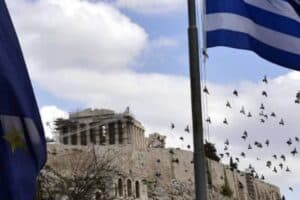 Atenas e zona euro celebram fim de oito anos de resgates
