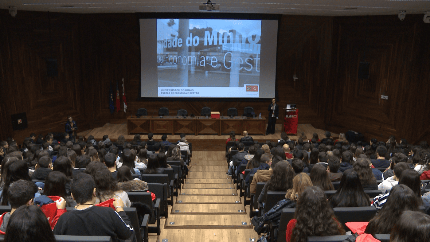 EEG dá as boas vindas a 450 estudantes do Ensino Secundário