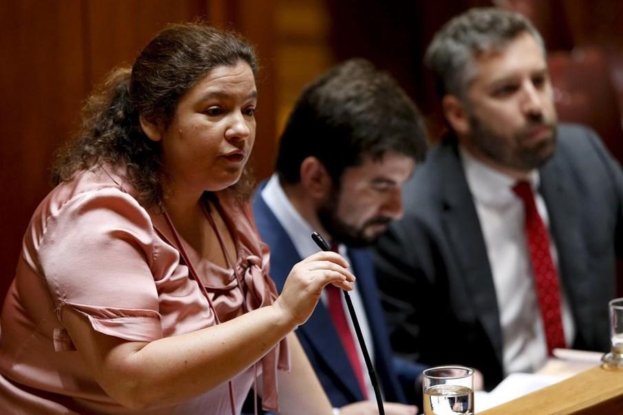 Alexandra Leitão conhece realidade escolar de Guimarães