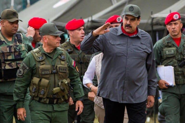 "Que Donald Trump não nos ameace", avisa Maduro