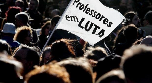 Professores de Braga vão continuar em greve - SPN