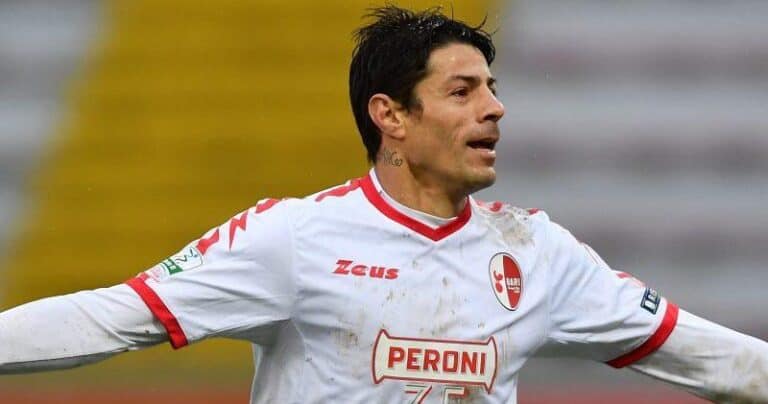 Nenê regressa a Portugal para reforçar Moreirense