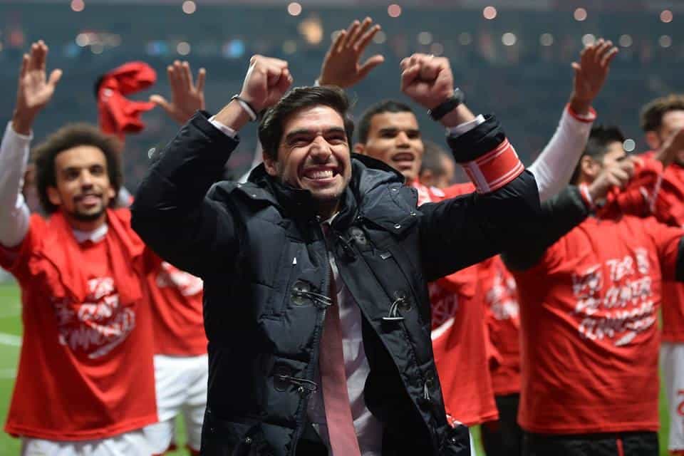 "Se jogássemos sem símbolo toda a gente identificaria o SCB"