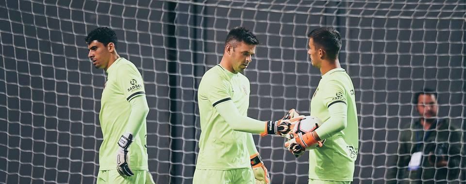 Saída de Marafona travada por lesão de Matheus