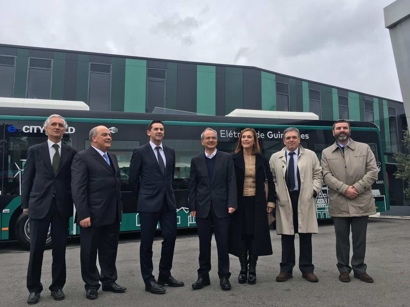 Primeiro autocarro eléctrico do país já circula em Guimarães