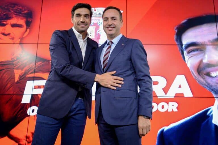 Salvador tenta segurar Abel Ferreira