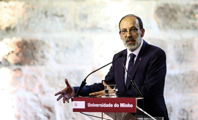 Fim das propinas seria "problema seríssimo"